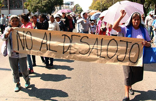 Intenta Policía Estatal desalojar a familias pobres de Puebla