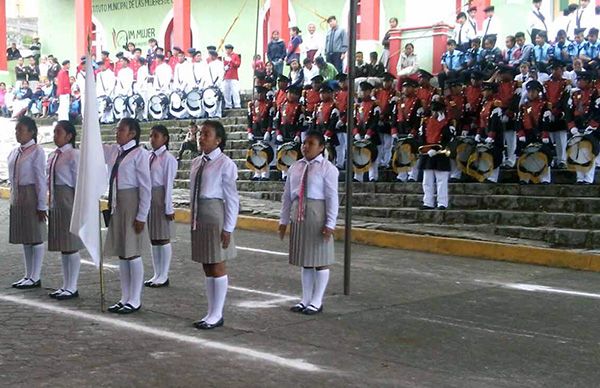 Exitoso encuentro de bandas de guerra y escoltas en Olintla