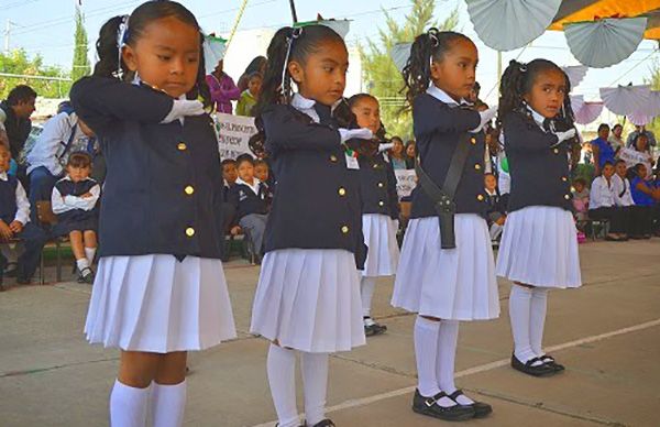 Realizan demostración de escoltas preescolares
