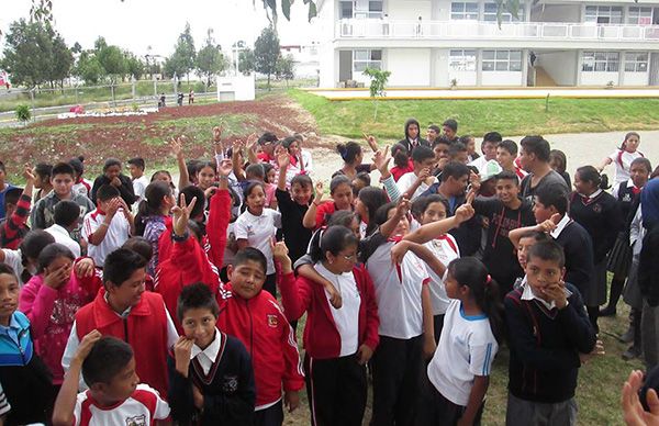  Olvidan autoridades a escuela