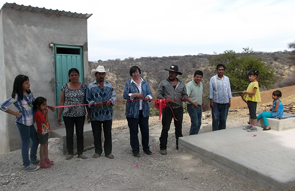 Entregan obras a habitantes de Tepexi