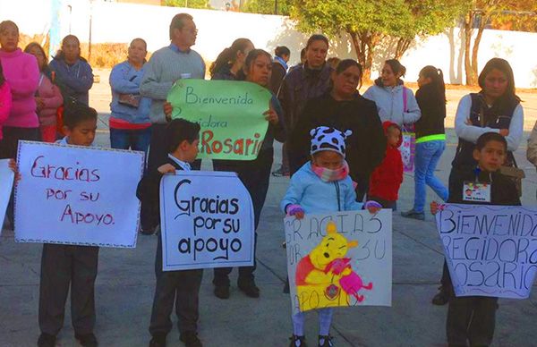 Logra regidora antorchista 50 mil pesos para primaria