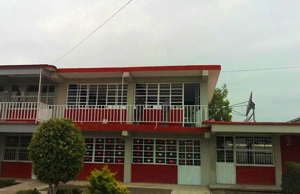 Logra regidora antorchista aula para secundaria