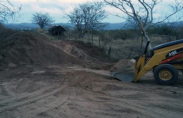 Rehabilitan calles en Chiautla de Tapia
