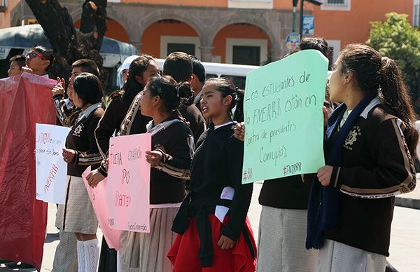 Exigen estudiantes solución a demandas