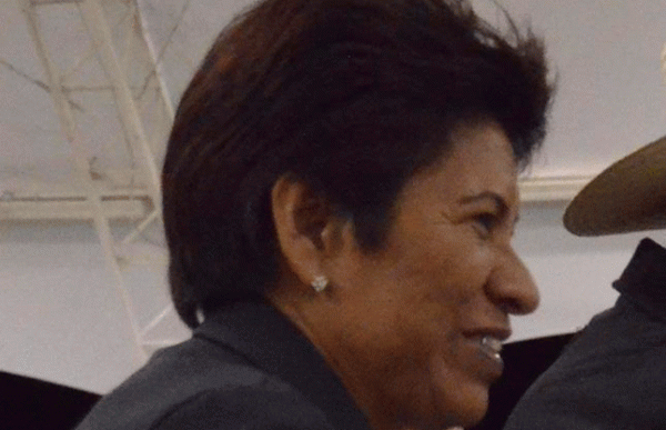 Detiene arbitrariamente Policía a profesora de Tecomatlán