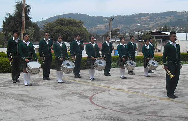 Realizan eliminatorias regionales de Bandas de Guerra