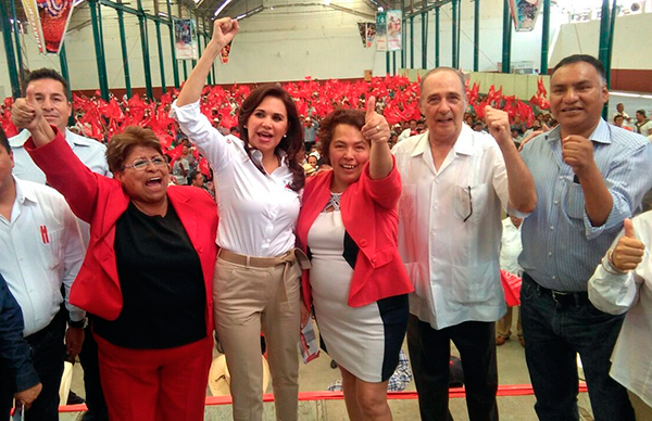 En Atlixco, arropan antorchistas a Blanca