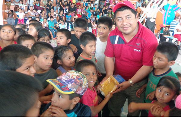 Los niños deben ser solidarios y trabajar en equipo