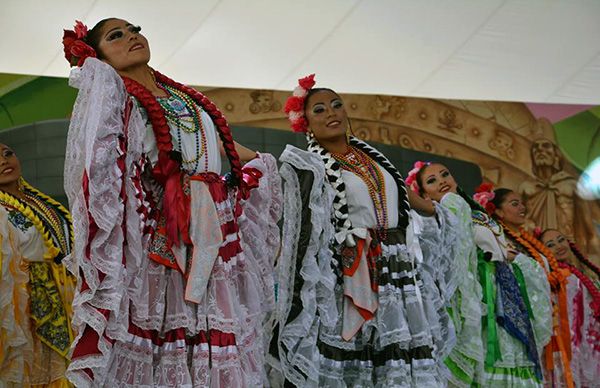 Se presentan Grupos Culturales en la Feria Chimalhuacán
