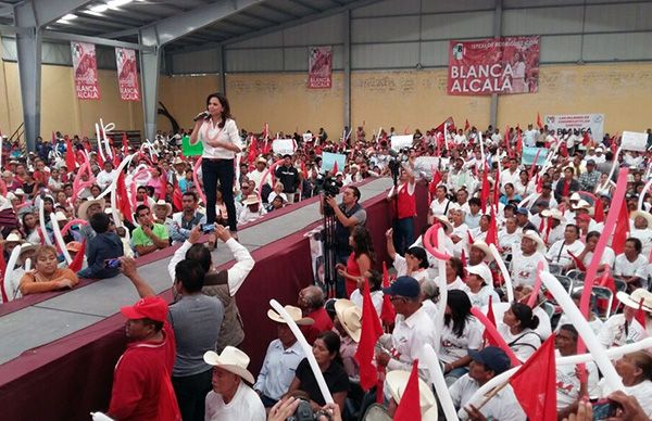 Blanca Alcalá en Tepexi de Rodríguez