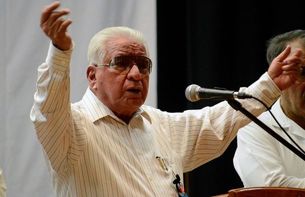 Aquiles Córdova llama a crear un nuevo sistema educativo en México