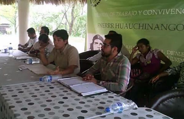 Festejan a estudiantes en la Sierra Norte
