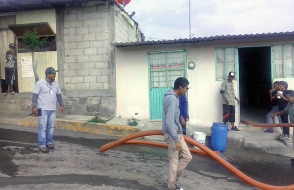 Gestiona Antorcha agua para colonias populares
