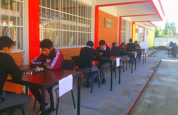 Realiza escuela antorchista concurso de ajedrez