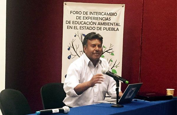 Se presenta escuela antorchista en un foro ambiental