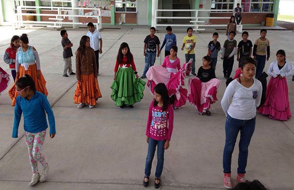 Escuelas antorchistas se preparan para clausura