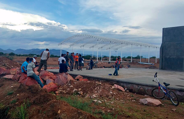 Construyen en El Salto unidad deportiva lograda por Antorcha