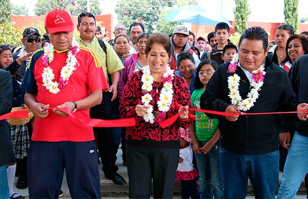 Inauguran techado en bachillerato de Canoa