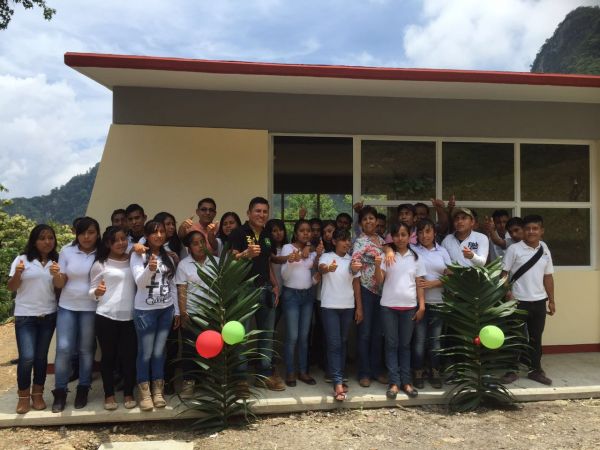 Estrenan aulas en Tecolotepec