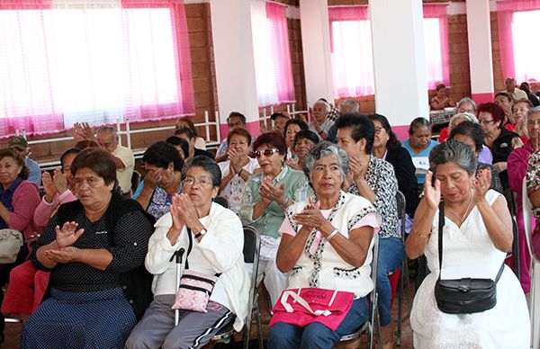 Fortalecen autoestima de adultos mayores