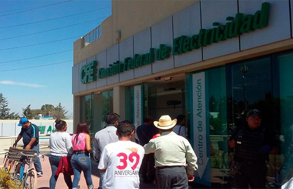 Denuncian cobros injustificados de CFE