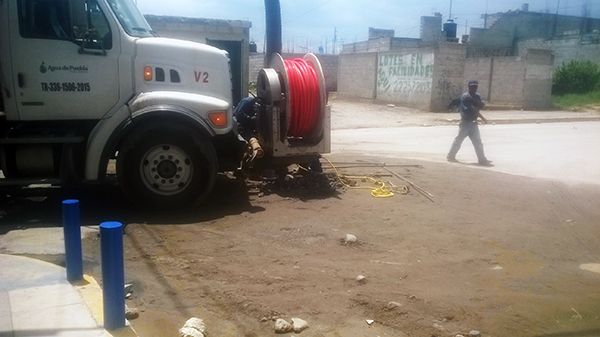 Antorchistas dan mantenimiento a su colonia
