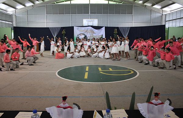 Culminan estudios infantes de la Escuela Primaria Emiliano Zapata de Córdoba