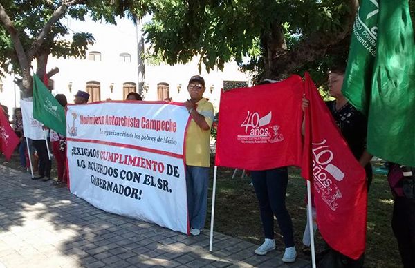 Con cadenas humanas, antorchistas de Campeche exigen solución a sus demandas
