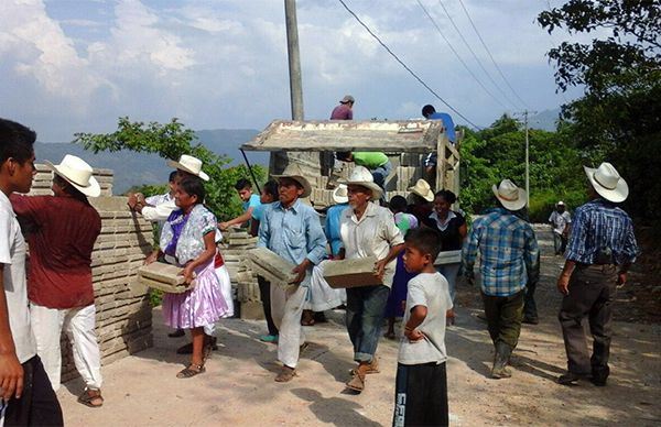 Logra Antorcha apoyos a la vivienda para la Sierra Norte