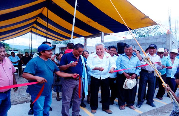 Inaugura Antorcha puentes en Altepexi