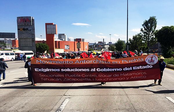 Exigen aplicación de 329 mdp en obras para los poblanos pobres y alto a los atentados