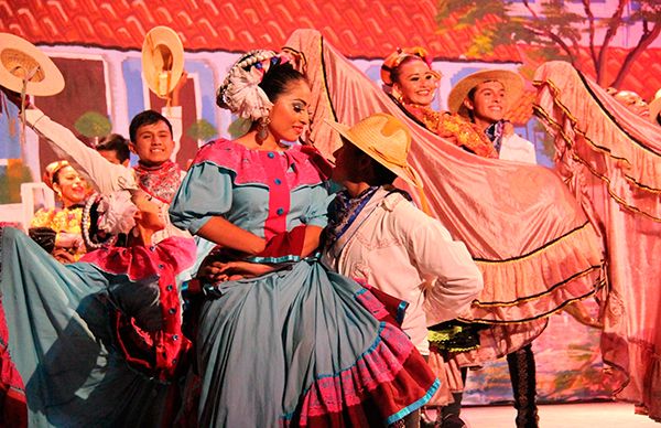 Egresan artistas del Instituto Macuil Xóchitl