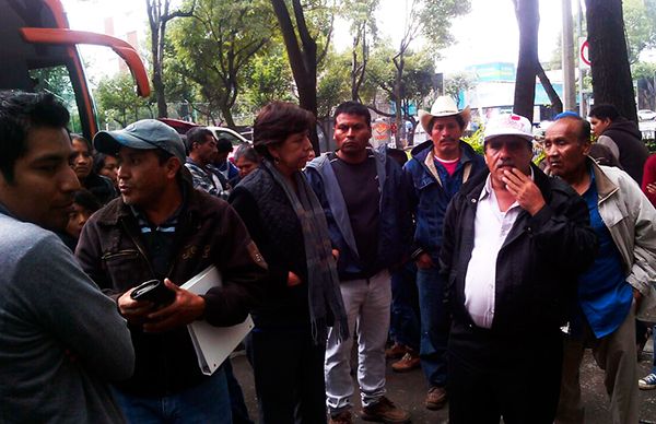 Se manifiestan antorchistas por incumplimiento de CDI