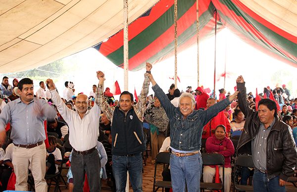  Inaugura Antorcha adoquinado en Tlachichuca