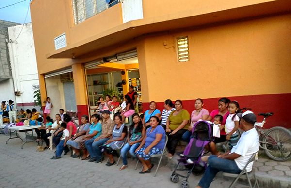 Entregan fertilizantes y viviendas a campesinos en Tehuitzingo