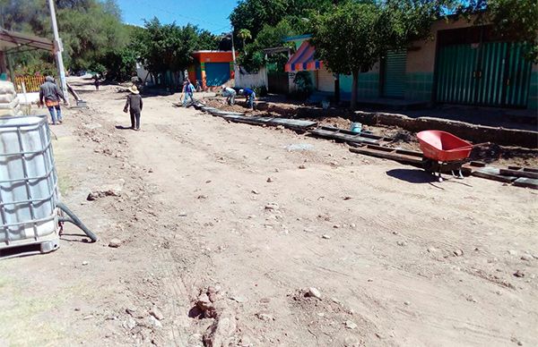  Logra Antorcha pavimentación Yeloixtlahuaca