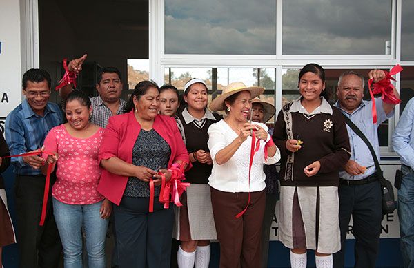 Entrega DIF de Ocoyucan desayunador en Sarabia