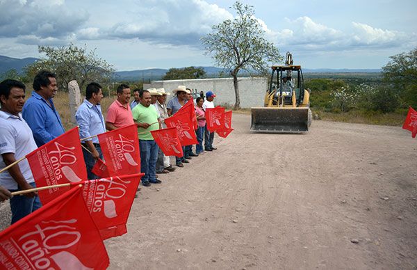  Arranca adoquinamiento en la Magdalena Tlatlauquitepec