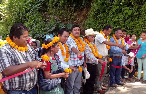 Inauguran pavimentación en Zempoala