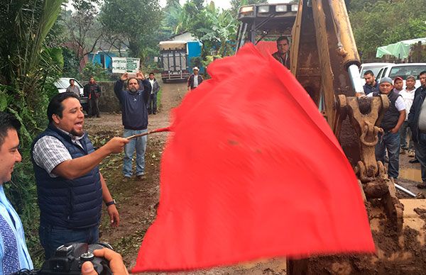 Arranca obra de agua potable en comunidad de Huauchinango