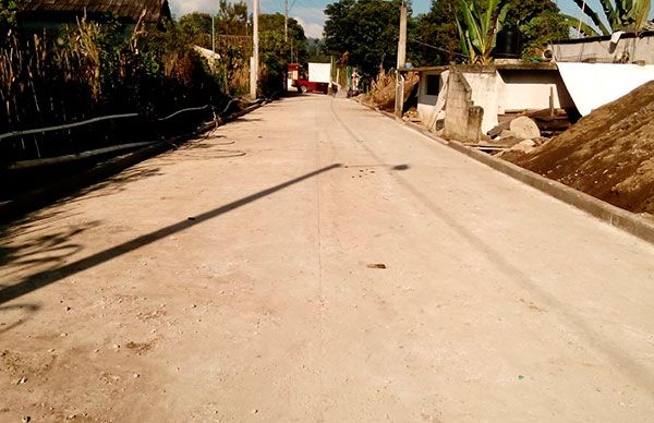   Avanza construcción de calles en Hueyapan