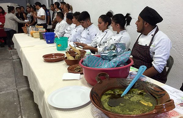  Promueven gastronomía de Izúcar