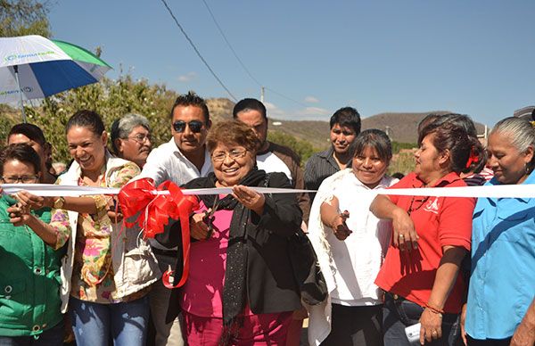 Inaugura Hersilia Córdova más obras en Almazantla