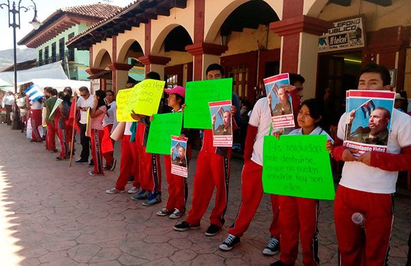   Rinden homenaje a Fidel Castro en la Sierra Norte