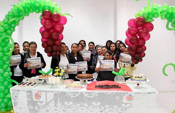 Concluyen cursos de repostería