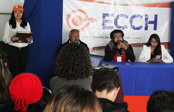  Imparte plática vocero del ayuntamiento de Ocoyucan a universitarios