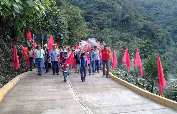  Inauguran obras gestionadas por los legisladores antorchistas