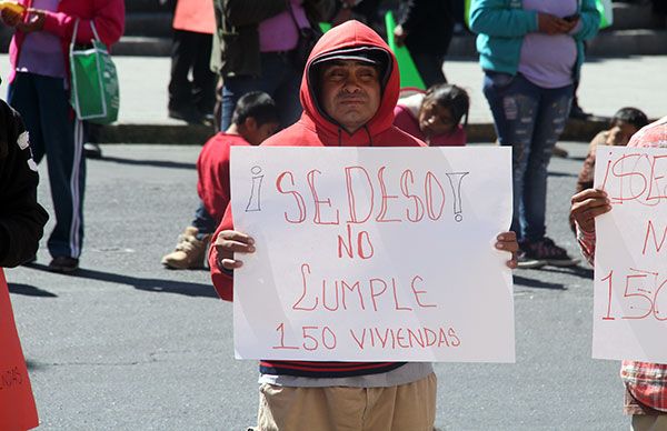 Exigen antorchistas construcción de viviendas  