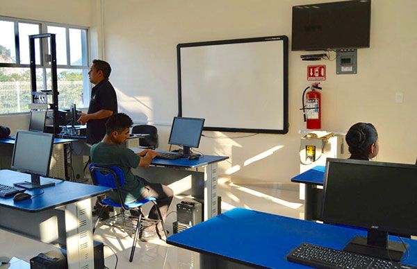 Impulsa ayuntamiento antorchista cursos de informática